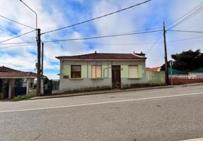 Casa para reformar de 154m2 en dos plantas y con pequeño jardin en San Xoán photo 0