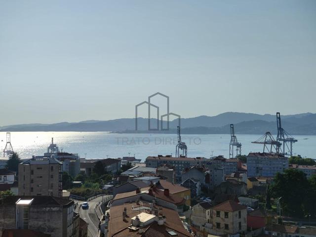Soleamiento, vistas, espacio y servicio en este dúplex en Travesía de Vigo - photo 0