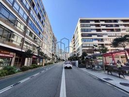 Piso de tres dormitorios, dos baños y garaje con acceso directo en Camelias photo 0
