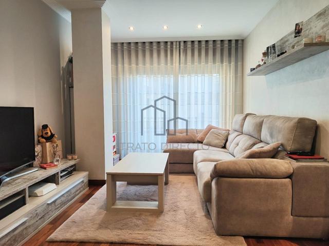 Moderno y amplio apartamento de pocos años con terraza y plaza de garaje. photo 0