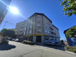 Piso de tres dormitorios con balcón y plaza de garaje en Teis photo 0