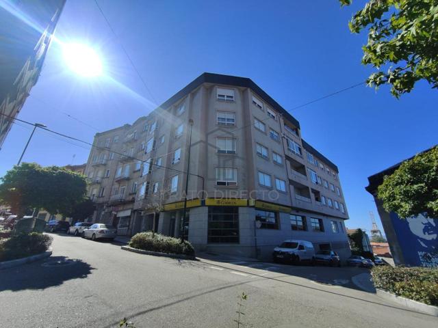 Piso de tres dormitorios con balcón y plaza de garaje en Teis photo 0