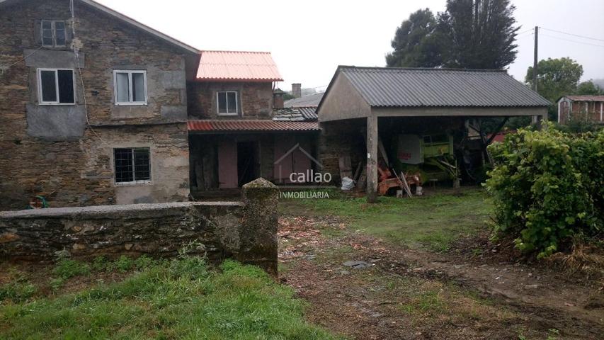 CASA RÚSTICA CERCA DEL MONASTERIO DE MONFERO DE 240 M2. photo 0