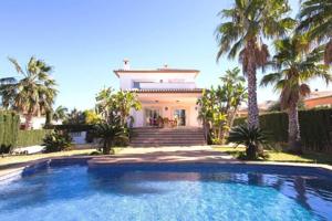 Chalet en venta en Denia, El Montgó photo 0