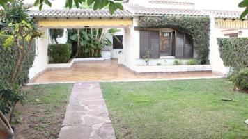 Bungalow en venta en Denia, LM HASTA KM.3, 1ª LINEA photo 0