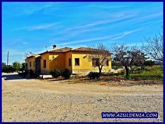 Chalet en venta en Denia photo 0