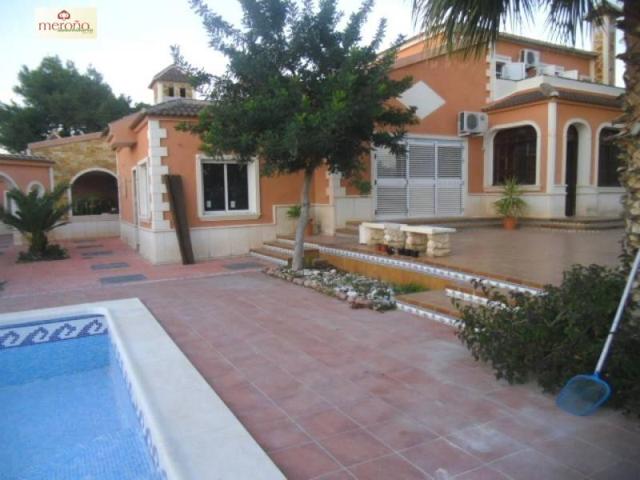 Chalet en venta en Elche, Algoda photo 0