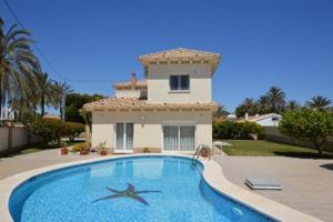 Chalet en venta en Cabo Roig, Cabo Roig photo 0