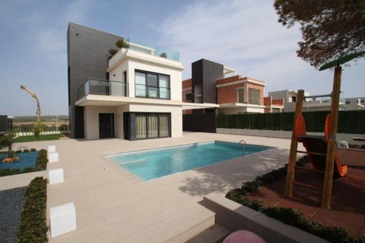 Chalet en venta en Orihuela Costa, Campoamor photo 0