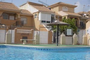 Bungalow en venta en Torrevieja photo 0