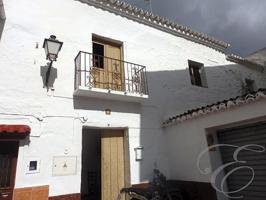 Adosada en venta en Benamocarra, Benamocarra photo 0