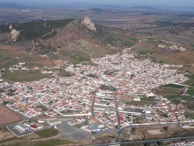 Edificio en venta en Peñarroya-Pueblonuevo photo 0