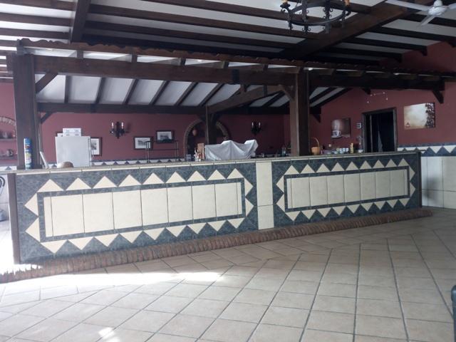 Local comercial en venta en Hinojosa del Duque photo 0