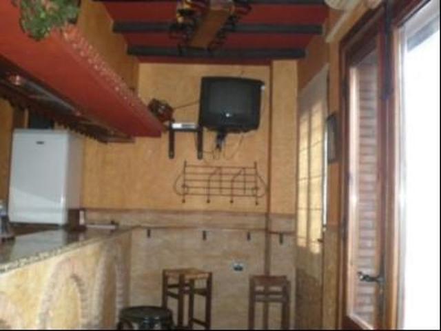 Local comercial en venta en Hinojosa del Duque photo 0