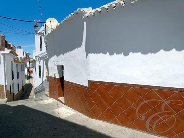 Adosada en venta en Iznate, Iznate photo 0