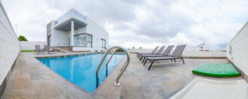 Chalet en venta en Villamartin, PAU 8 photo 0