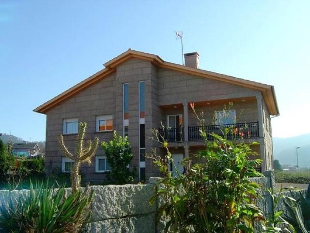 Chalet en venta en Vigo, Bembrive photo 0