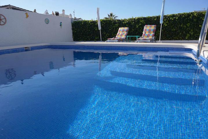 Casa con terreno en venta en Torrevieja photo 0