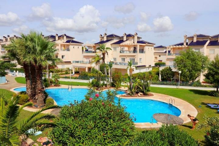 Download Mares del sur de un dormitorio villa de playa Desktop Wallpaper