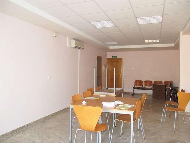 Local comercial en venta en Valdepeñas, Plaza España photo 0