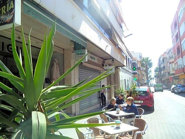 Local comercial en venta en Torrevieja photo 0