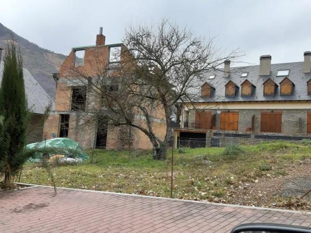 Terreno en venta en Les photo 0