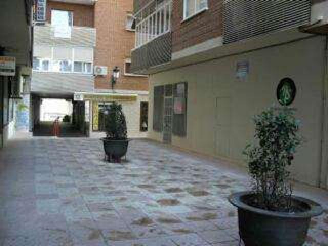 Local comercial en venta en Valdepeñas, Plaza España photo 0