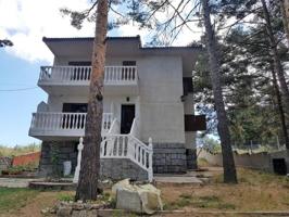 Chalet en venta en Navarredonda de Gredos photo 0