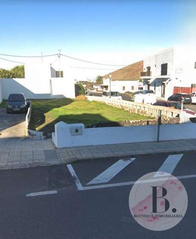 Terreno en venta en Tinajo photo 0