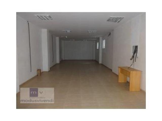 Local comercial en venta en León, San Mames photo 0