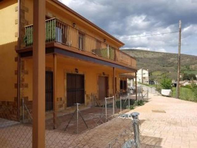 Chalet en venta en San Juan de Gredos photo 0