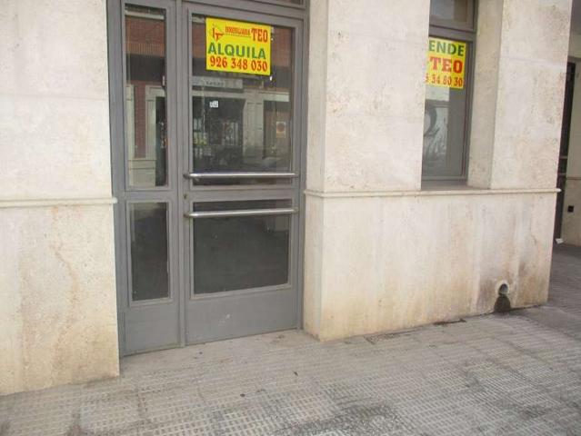 Local comercial en alquiler en Valdepeñas, Seis de Junio photo 0