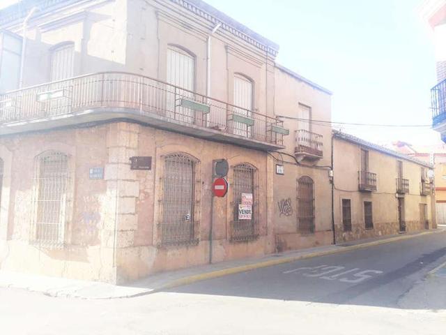 Casas de pueblo en venta en Valdepeñas, Nucleo Urbano photo 0