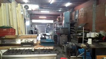 Local comercial en venta en Blanes photo 0