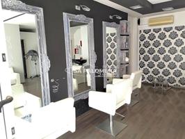 Local comercial en venta en Blanes photo 0