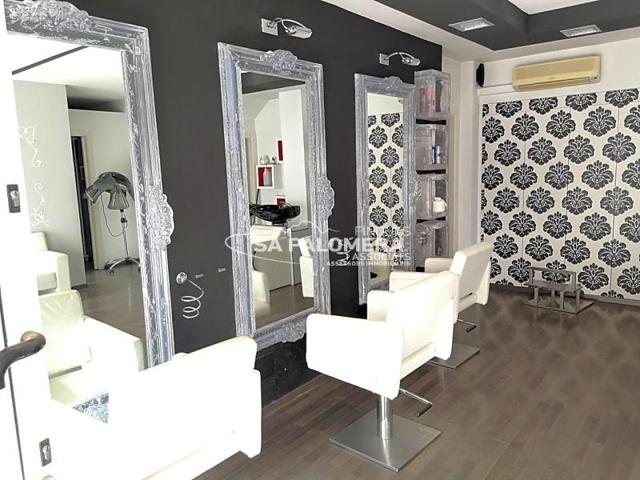 Local comercial en venta en Blanes photo 0