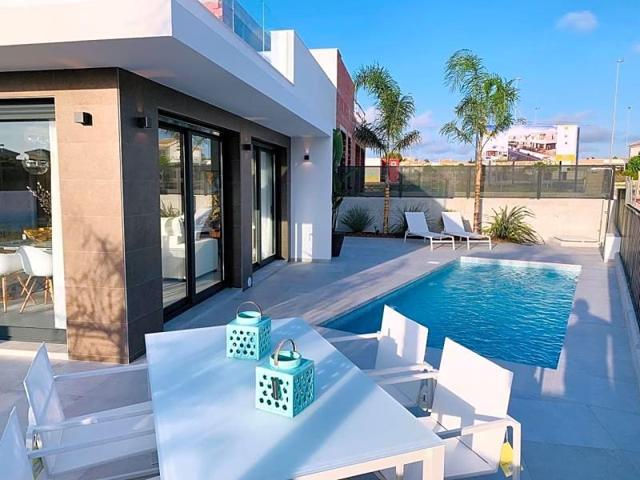 Chalet en venta en San Fulgencio photo 0