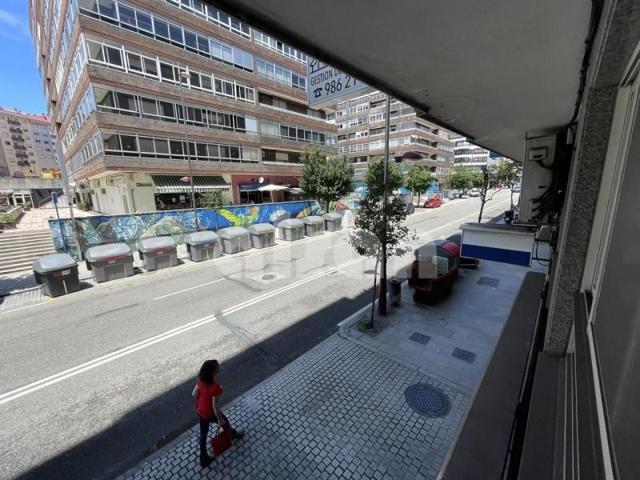 Local comercial en venta en Vigo, Avenida da Florida, 59, 36210 photo 0