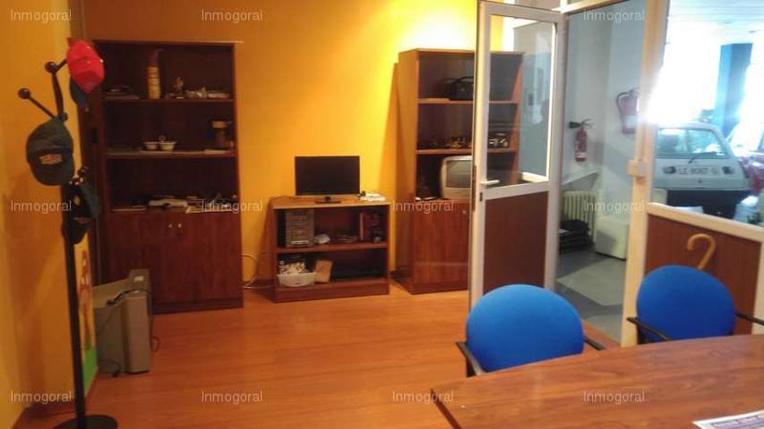 Local comercial en venta en León, Puente Castro photo 0