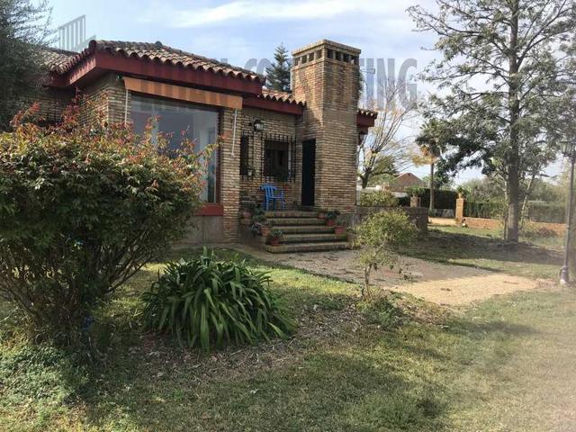 Chalet en venta en Carmona, Carmona photo 0