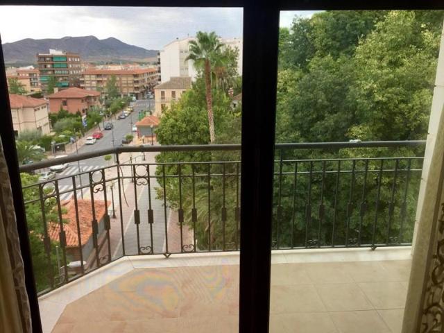 Piso en venta en Jumilla photo 0