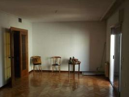 Apartamento en venta en Valdepeñas, Centro photo 0