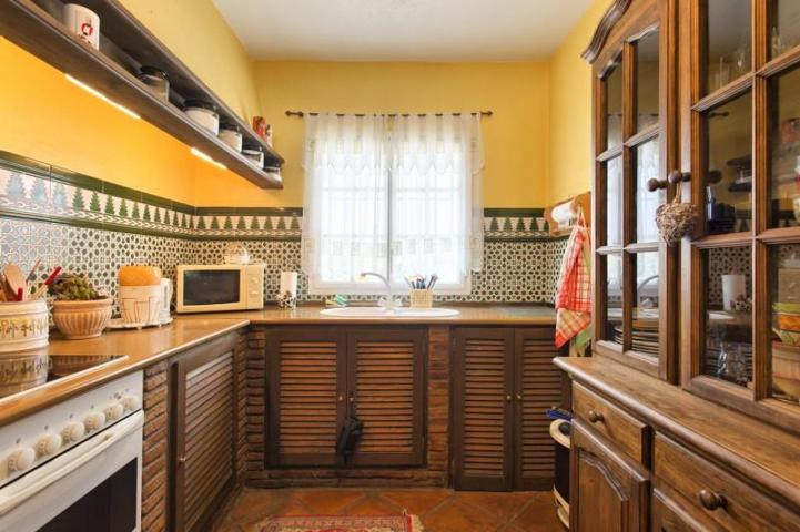 Piso en venta en Benahavís photo 0