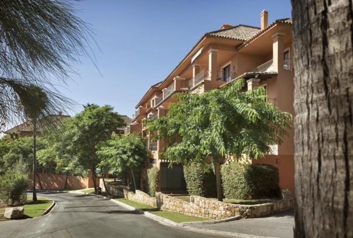 Piso en venta en Benahavís photo 0