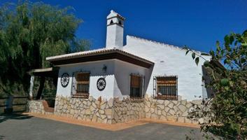 Casa con terreno en venta en Cómpeta, Las Esparragueras photo 0