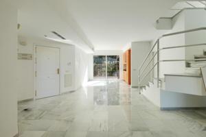 Piso en venta en Benahavís photo 0