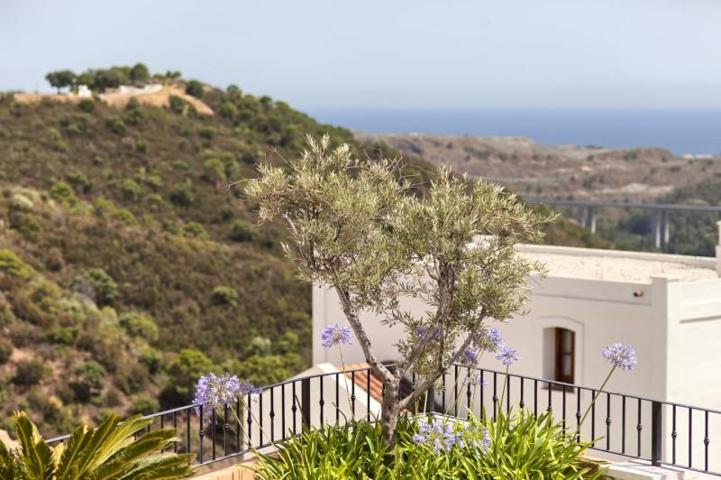 Piso en venta en Benahavís photo 0