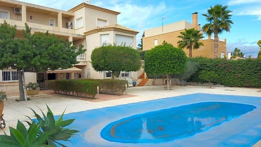 Chalet en venta en Mutxamel photo 0