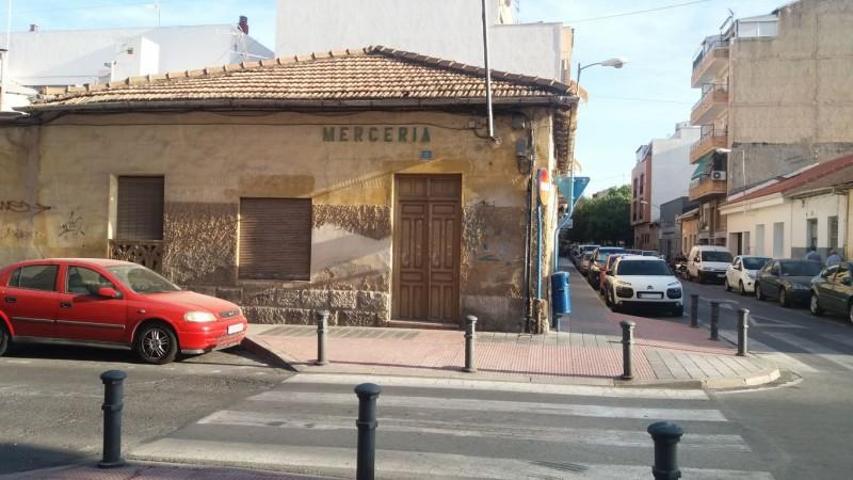 Casa con terreno en venta en Alicante, La Florida photo 0
