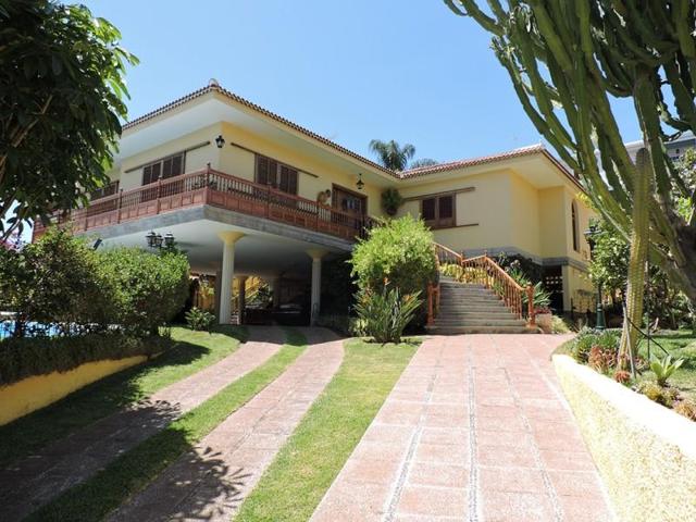 Chalet en venta en Santa Cruz de Tenerife, Calle elias serra rafols, 38009 photo 0